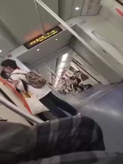 高中生地铁乱揉乱扣女生都瘫痪了